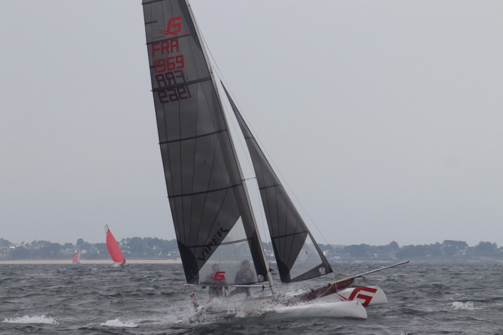 Catamaran Goodall Viper sous spinnaker
