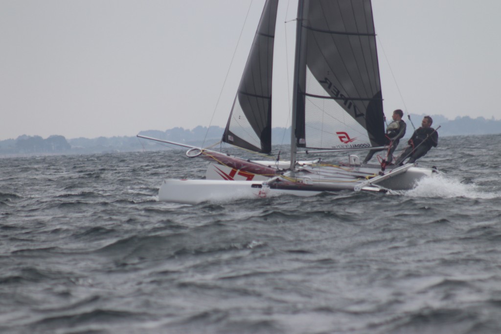 Équipage de catamaran Viper en régate